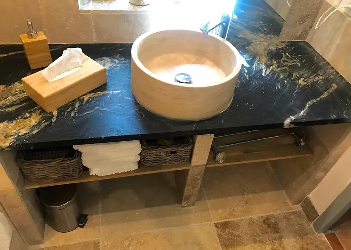 Maison De Roche - Centre Historique La Fenestrelle Uzès